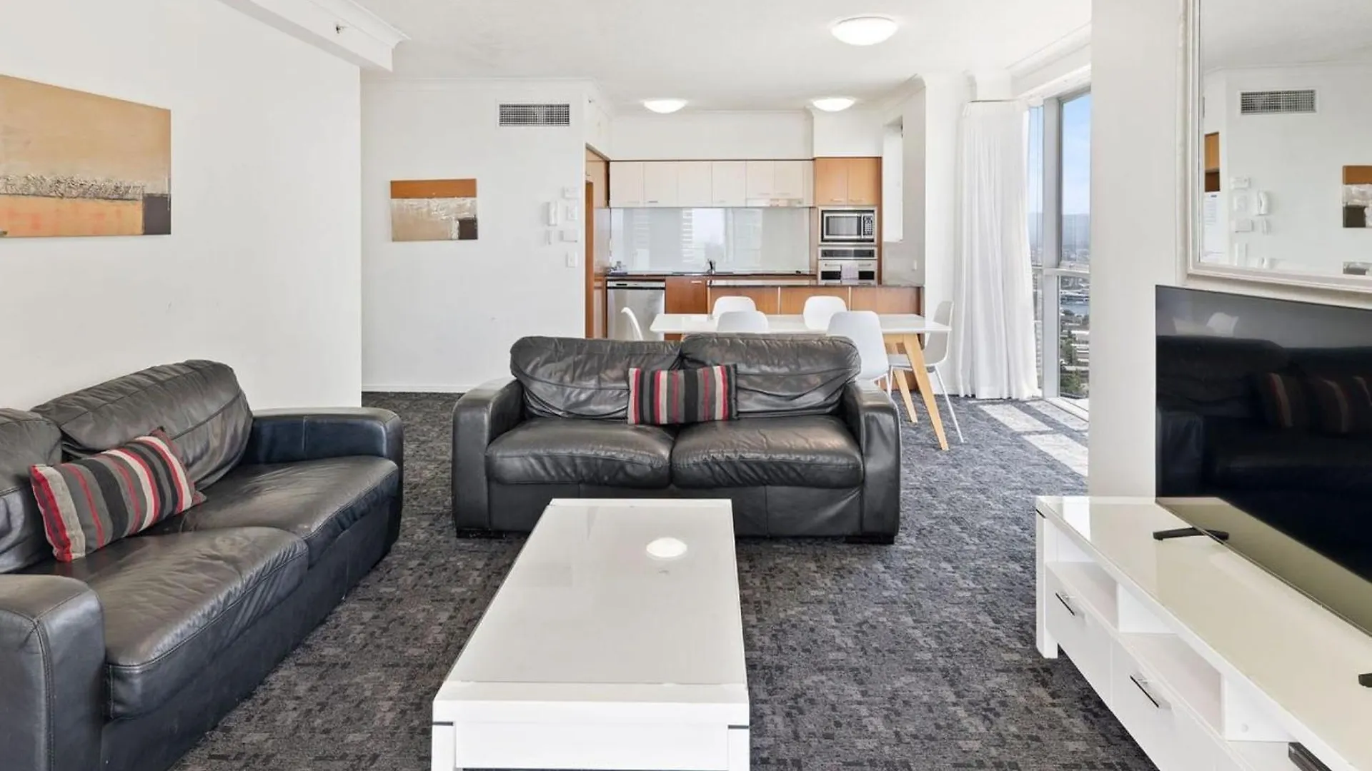 Chevron Renaissance - Private Apartments - Hosted By Coastal Letting Co. Gold Coast 0*,  Avustralya